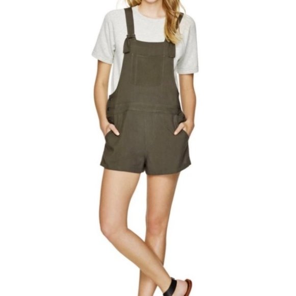 Aritzia Talula “Kasai” Green Overalls - Women’s Size Medium - Picture 1 of 11